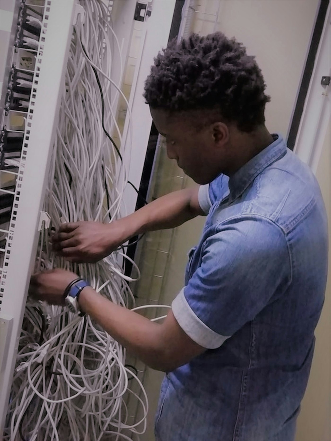 K7 IT Networks technician organizing network cabling in a server rack